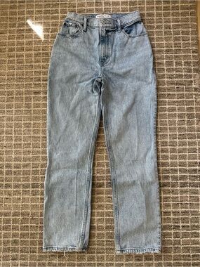 Abercrombie & Fitch The 90’s Straight Ultra High Rise Curve Love